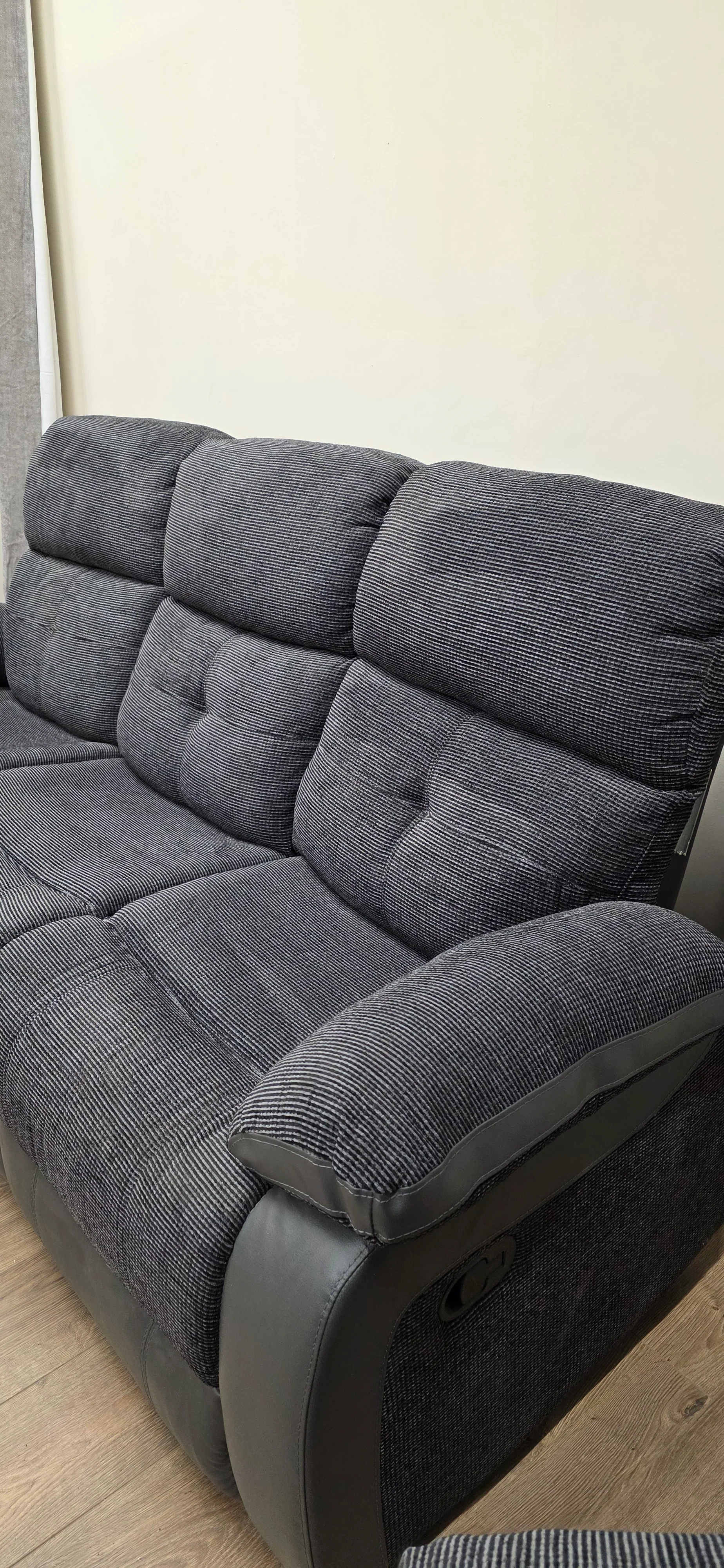 Kingsley Recliner Sofa Set - Image 2